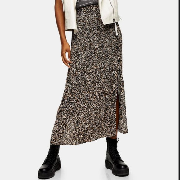 Topshop Dresses & Skirts - Topshop brand new leopard print skirt - US 4